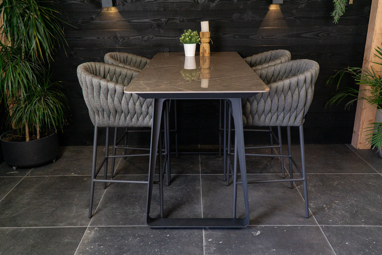 Bartafel Modena charcoal Dekton Korso