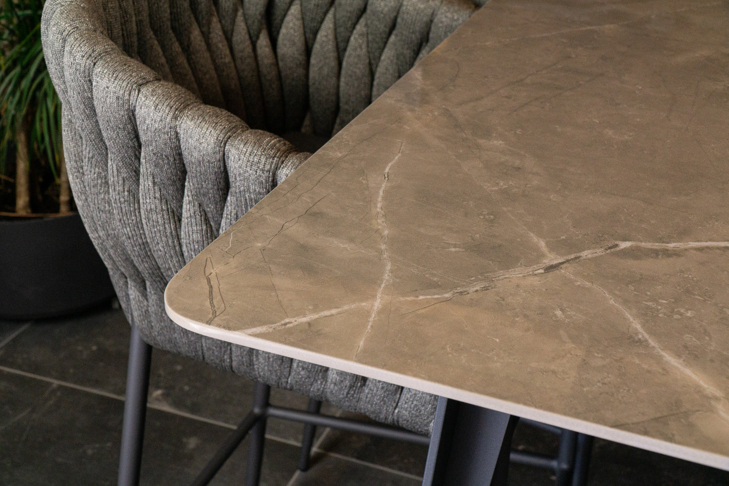 Bartafel Modena charcoal Dekton Korso