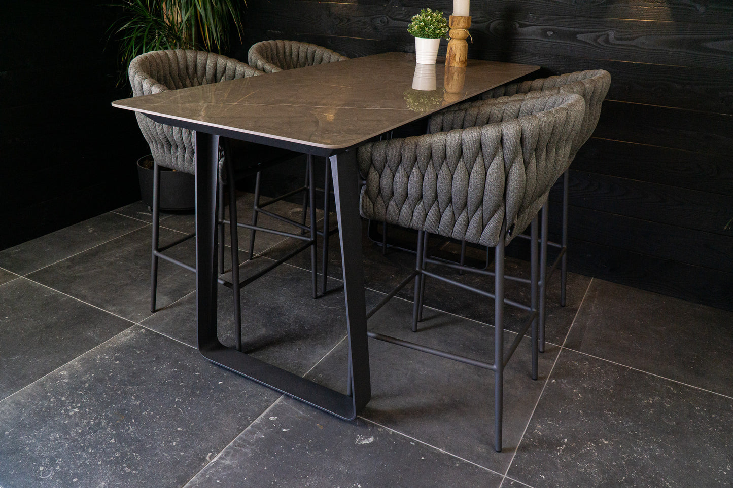 Bartafel Modena charcoal Dekton Korso