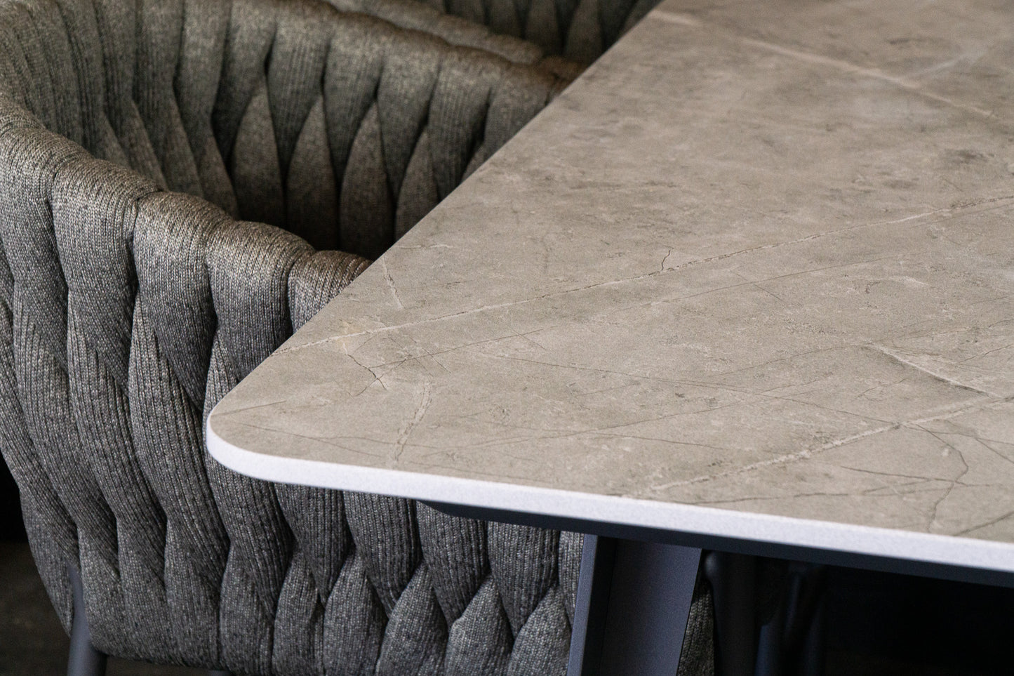 Bartafel Modena charcoal Dekton Vera