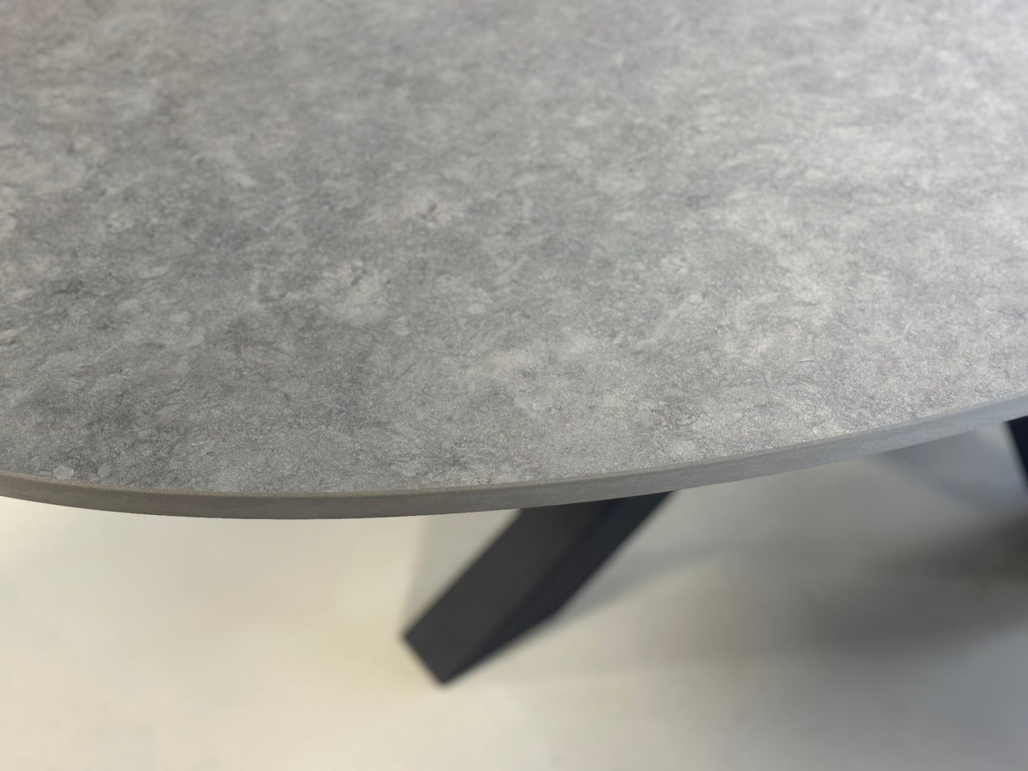 Close-up van het hittebestendige Dekton Grafite keramiek blad