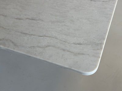 Close-up van de warme aardetinten en structuur in het Prexory Clay blad