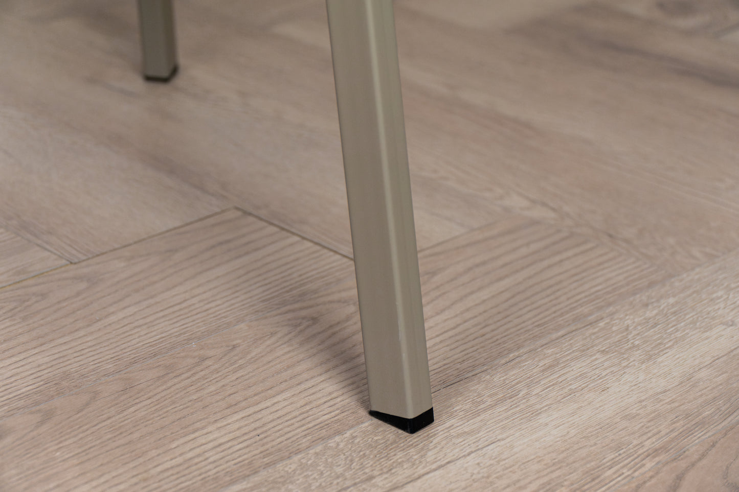 Onderstel model Novi in de kleur creme