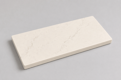 Luxe accessoireplank van composiet in licht beige met subtiele grijze aders