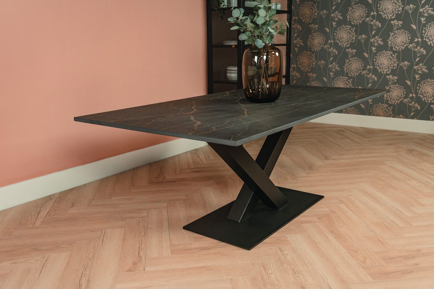 Zijaanzicht eettafel