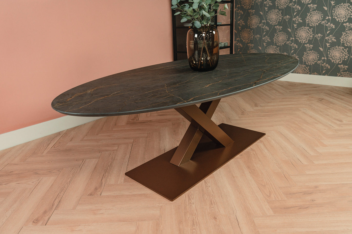 Zijaanzicht eettafel