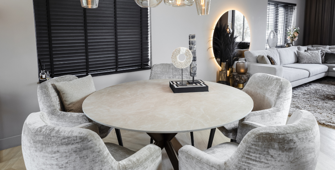 Eettafels in 2026: dit zijn de trends die je interieur bepalen