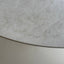 Close-up van de natuurlijke adering in het Taj Mahal Almond keramiek blad