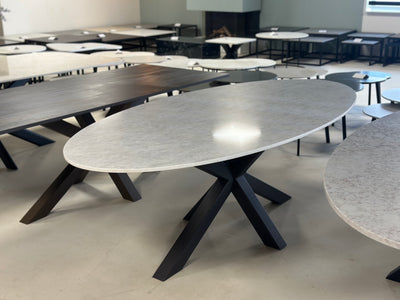 Ovale eettafel wit composiet Cristalino met Matrix onderstel