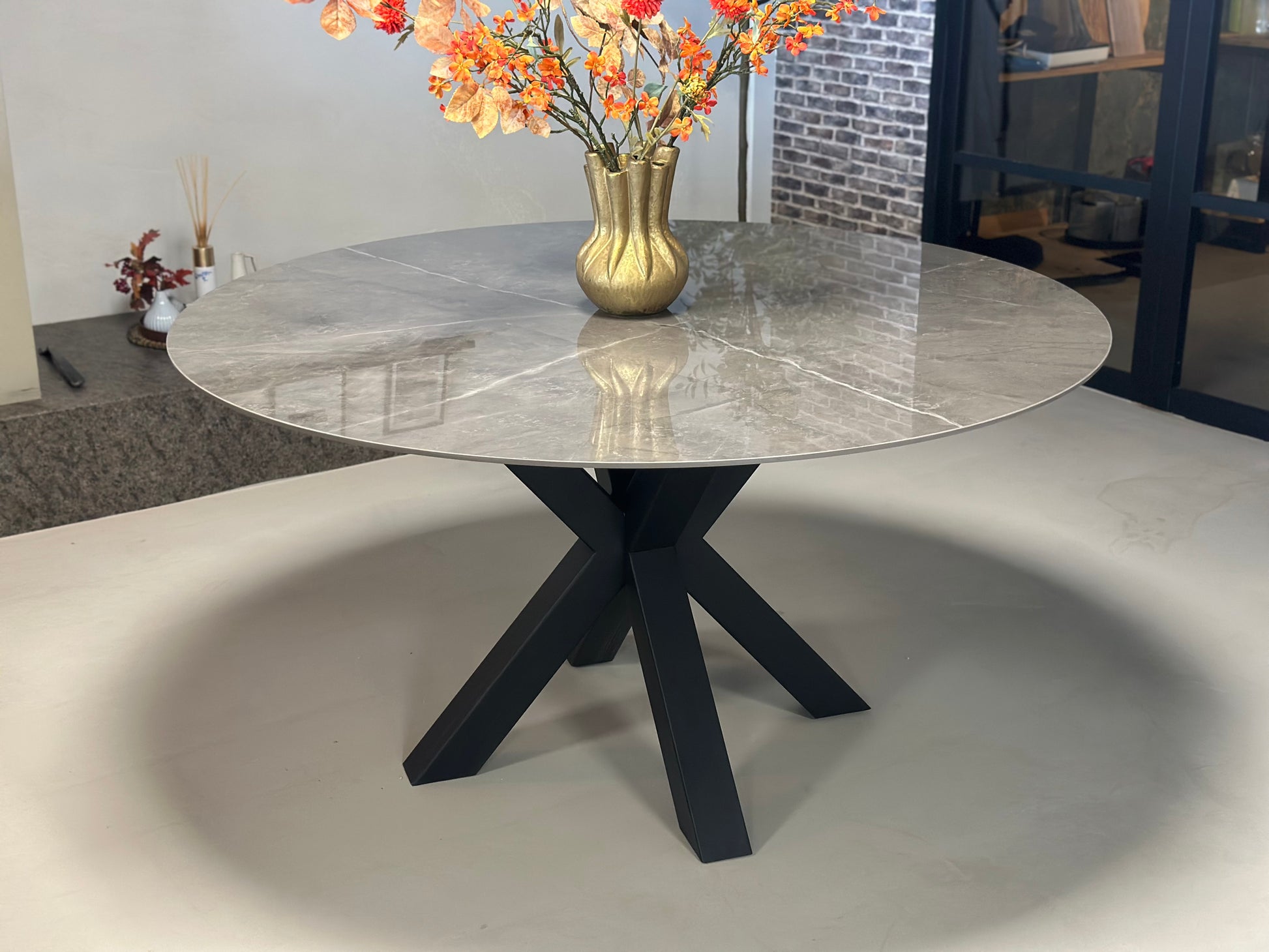 Ronde eettafel Korso Dekton met zwart Double X-leg onderstel
