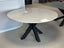 Ronde eettafel wit composiet Venatino Alabaster met zwart Double X-leg onderstel