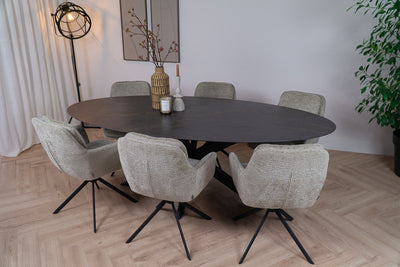 Ovale eettafel Matrix in een sfeervolle setting