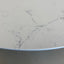 Close-up van de marmerlook aders in het Venatino Alabaster composiet blad