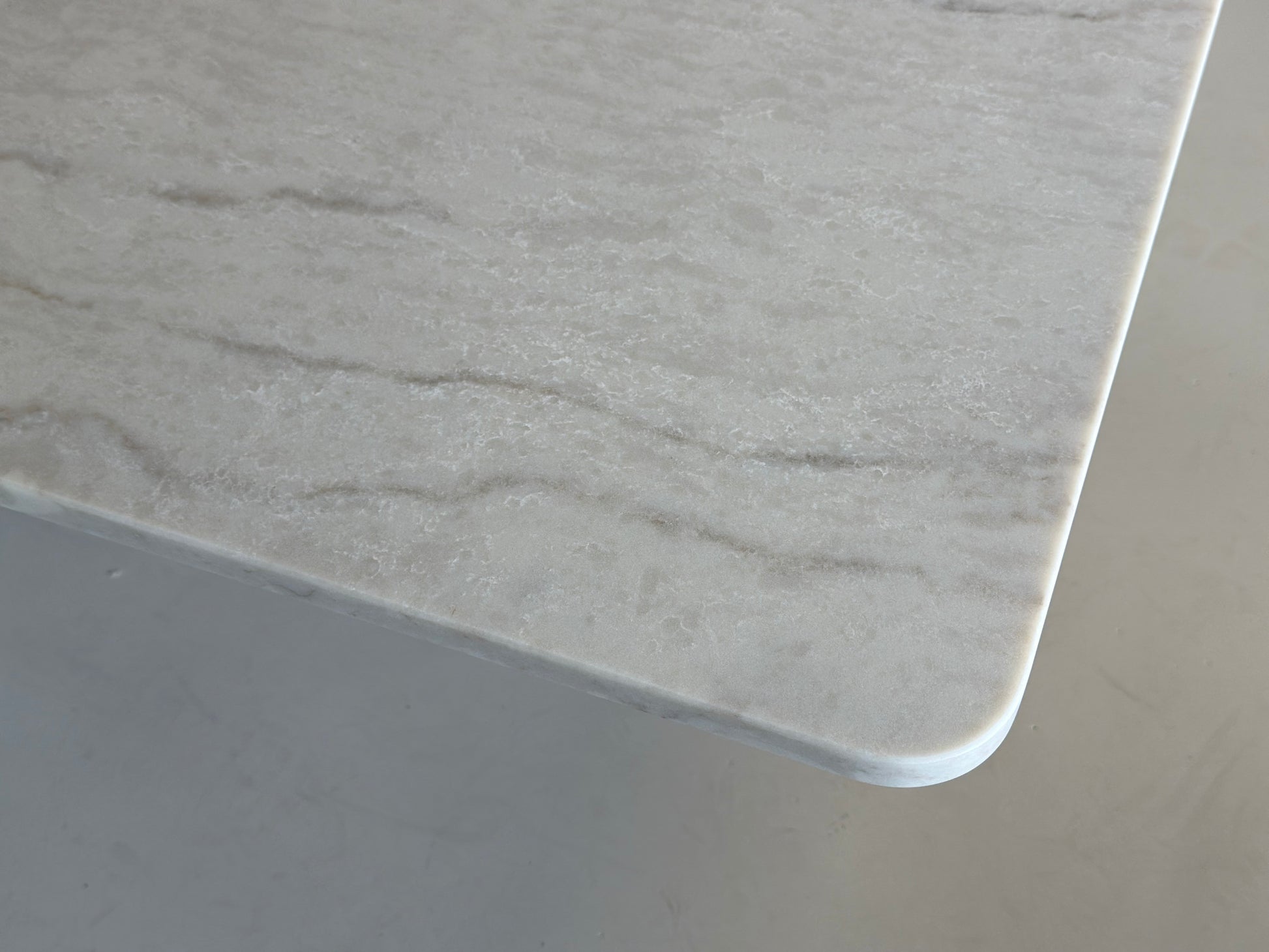 Close-up van de warme aardetinten en structuur in het Prexory Clay blad