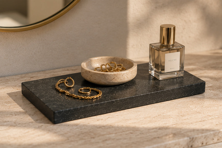 Neroli Accessoireplank met sieraden en parfum