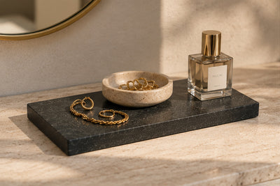Neroli Accessoireplank met sieraden en parfum
