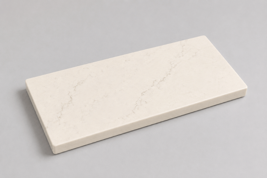 Luxe accessoireplank van composiet in licht beige met subtiele grijze aders