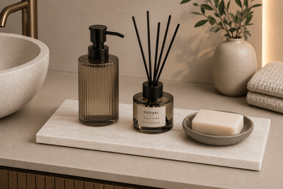 Luxe accessoireplank van natuursteen voor de badkamer