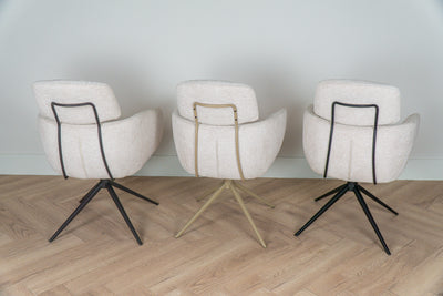 Achterkant stoelen creme
