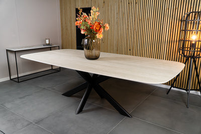 Moderne eettafel Matrix in een sfeervolle setting