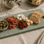 Verde Emerald Signature Tapasplank op gedekte tafel