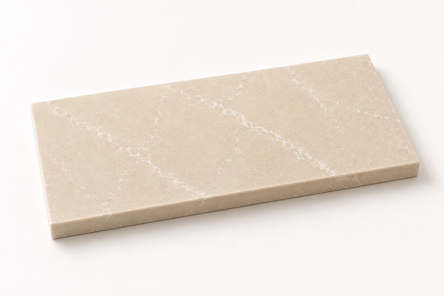 Rechthoekige tapasplank van Technistone Glencoe natuursteen met warme beige tinten en subtiele adering.