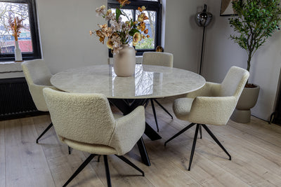 Marazzi keramische tafel Taj Mahal in een modern interieur