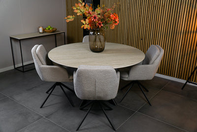 Marazzi keramische tafel Travertino in een modern interieur