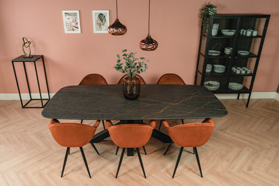 Laurent Dekton tafel in een luxe modern interieur